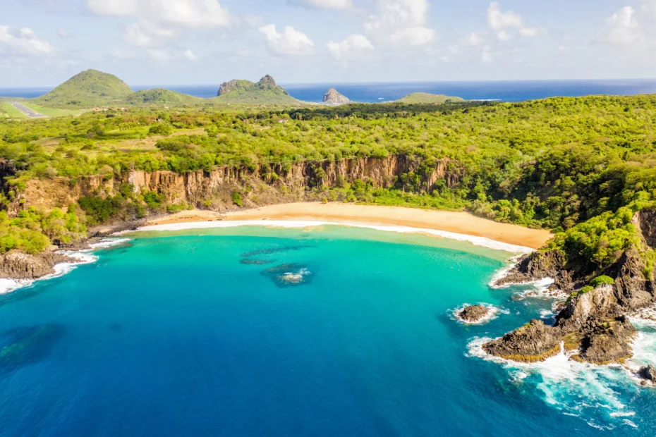 Baia do Sancho em Fernando de Noronha PE 2.webp