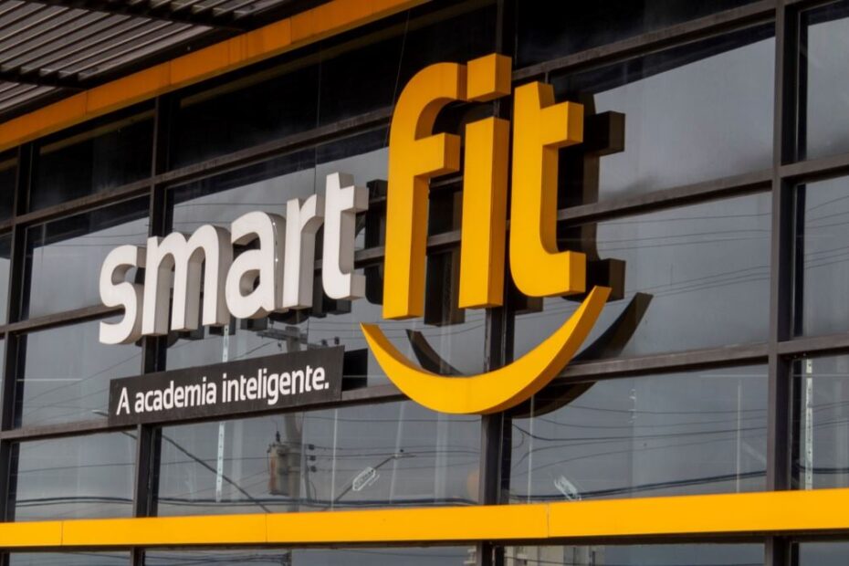 Smart Fit SMFT3 academia shutterstock 1858517230