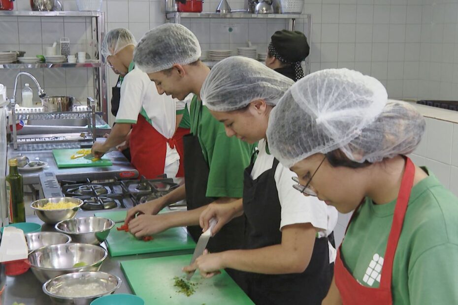 alunos do curso tecnico de gastronomia do instituto federal de brasilia