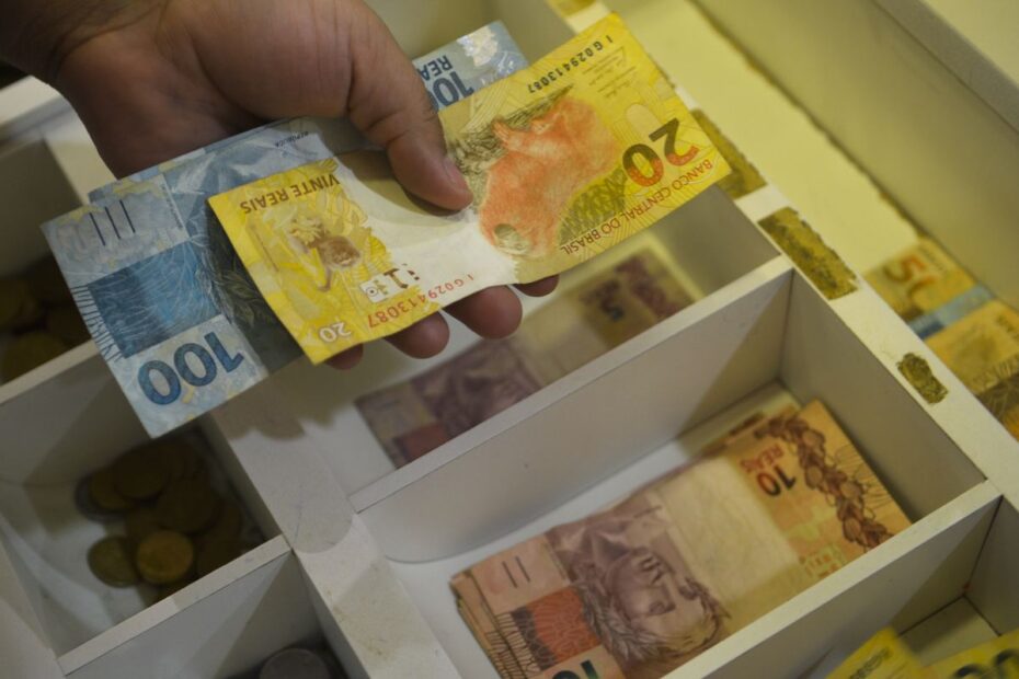 dinheiro caixa mcajr abr 2907221127