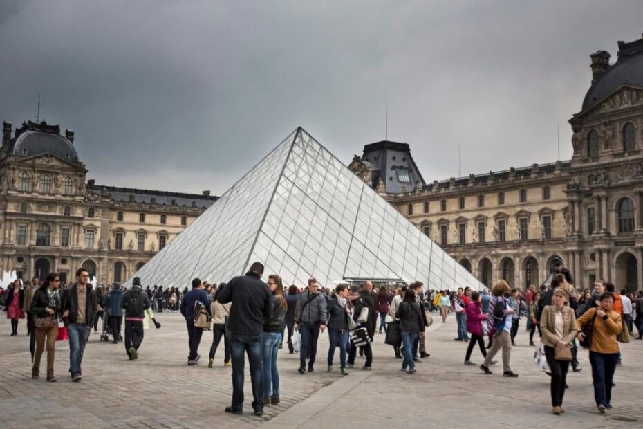 louvre museu paris turismo viagens overtourism