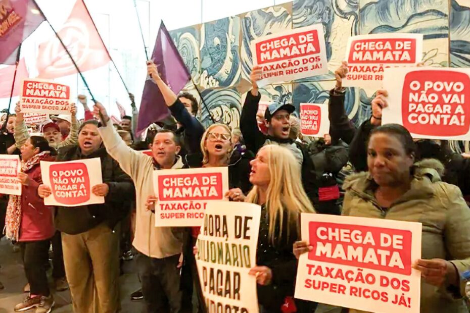 frente povo sem medo ocuparam hoje a sede do itau 03