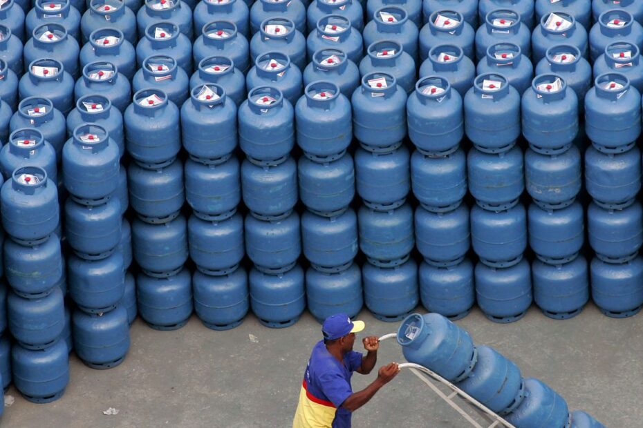 2020 04 08t210356z 1 lynxnpeg370nq rtroptp 4 energy bolivia brazil