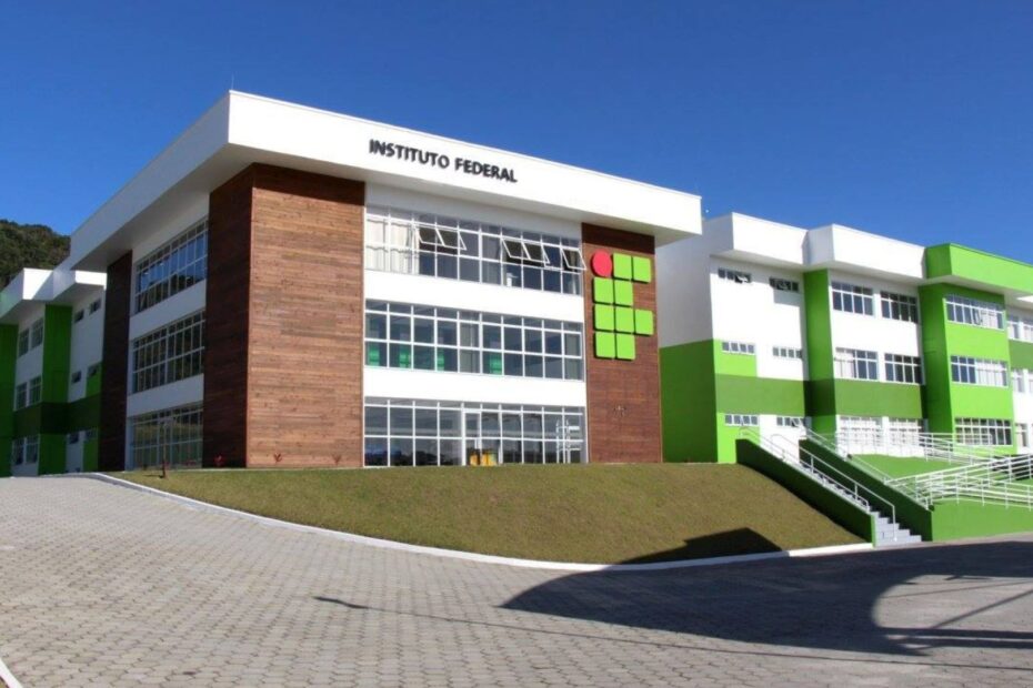 Instituto Federal abre selecao para professor substituto com salario de ate R 8.05829 e jornada de 4