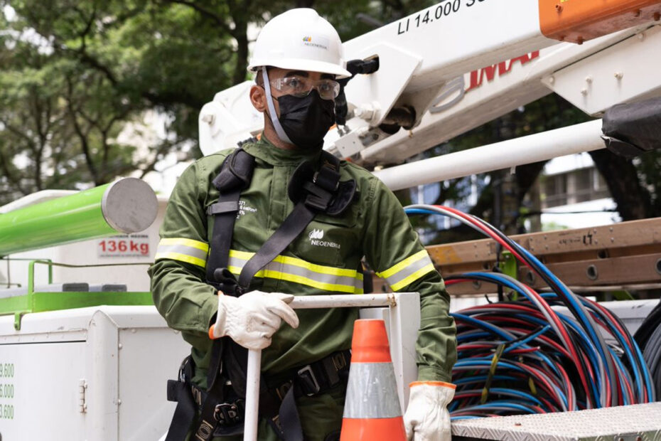 Neoenergia Coelba abre 150 vagas para eletricistas em 9 cidades da Bahia com inicio imediato inscric