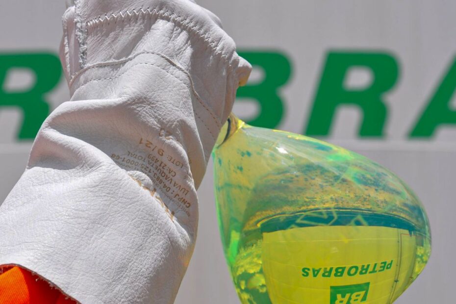 amostra de diesel r5 foto michel chedid agencia petrobras