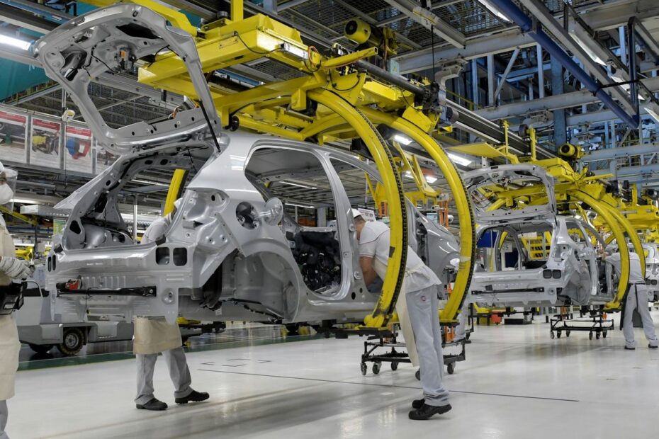 coronavirus industria automobilistica fabrica2005200368