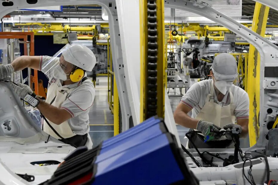 coronavirus industria automobilistica fabrica2005200370