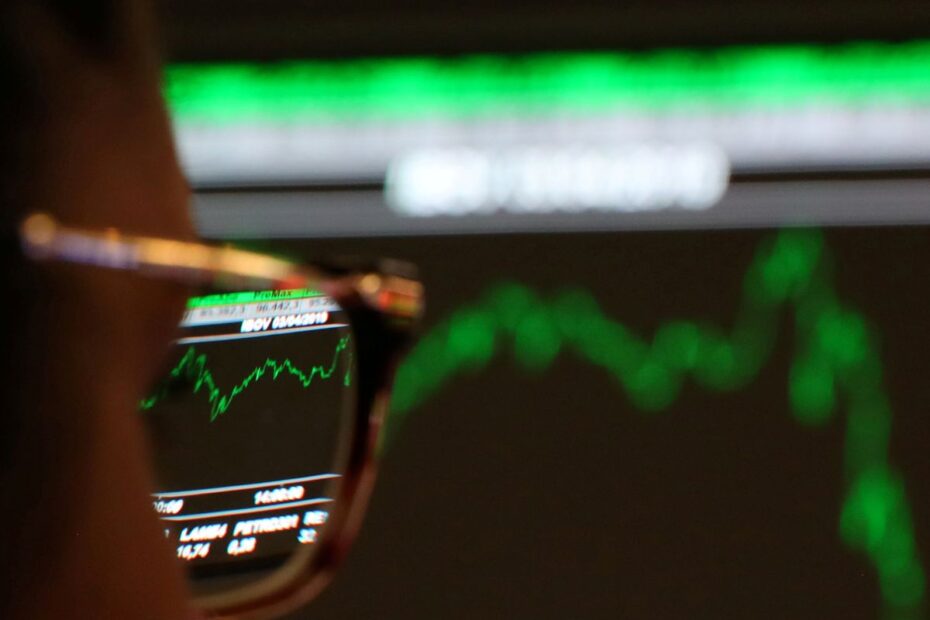 2020 10 01t205311z 1 lynxmpeg9051s rtroptp 4 bovespa fecha