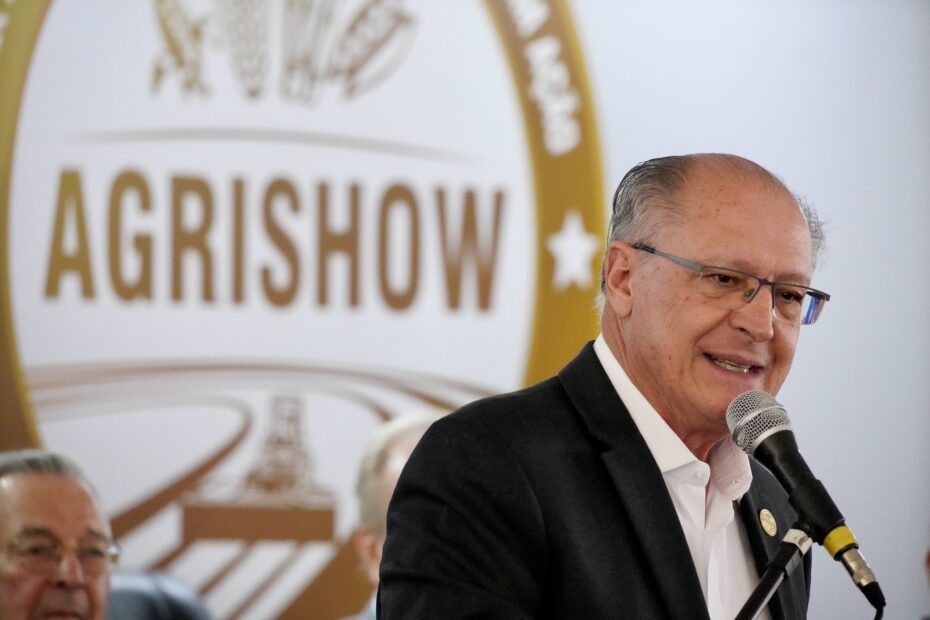 Alckmin critica Flavio Bolsonaro nos EUA ja tinhamos um trabalhando