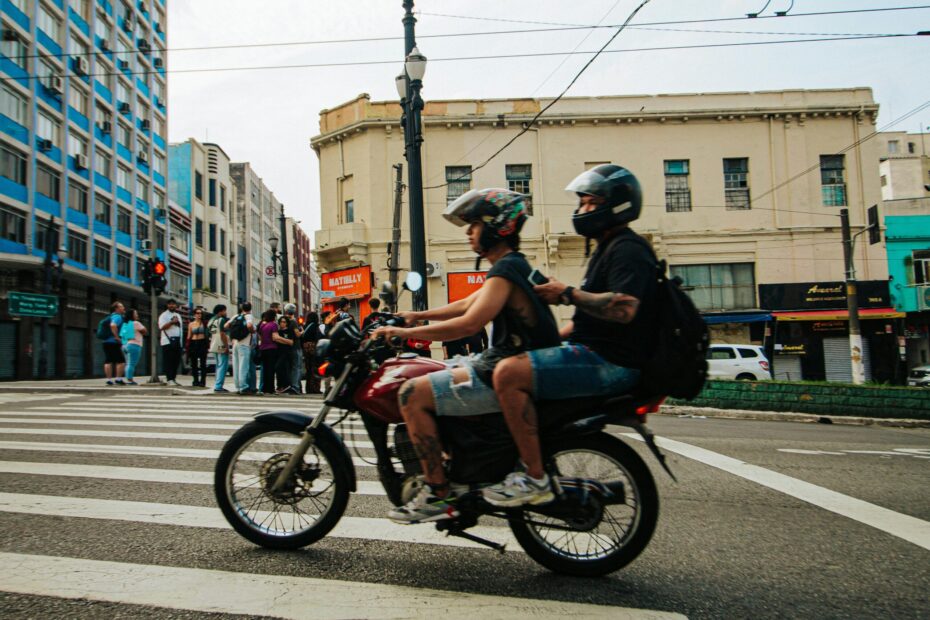 Autoridades proibem circulacao de motos com duas pessoas em zonas