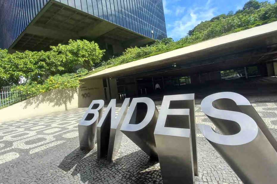 BNDES vende acoes de Petrobras PETR4 e Axia AXIA3 em