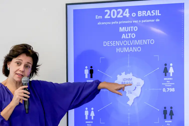 Brasília (DF) 26/05/2026  -A coordenadora da Unidade de Desenvolvimento Humano do PNUD, Betina Barbosa, durante coletiva sobre o Radar IDHM: Evolução do IDHM e seus componentes de 2012 a 2024 Foto: Fabio Rodrigues-Pozzebom/ Agência Brasil