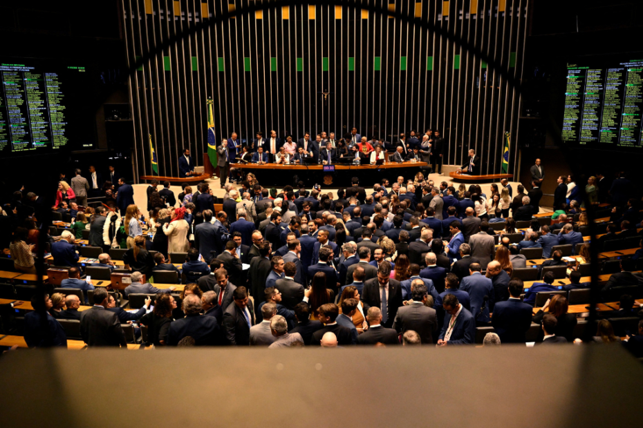 Camara aprova projeto que da 15 anos para partido pagar