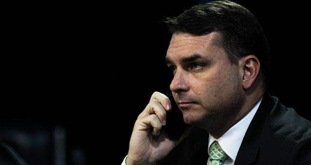 Flavio Bolsonaro nao assinou tres das cinco CPIs sobre o