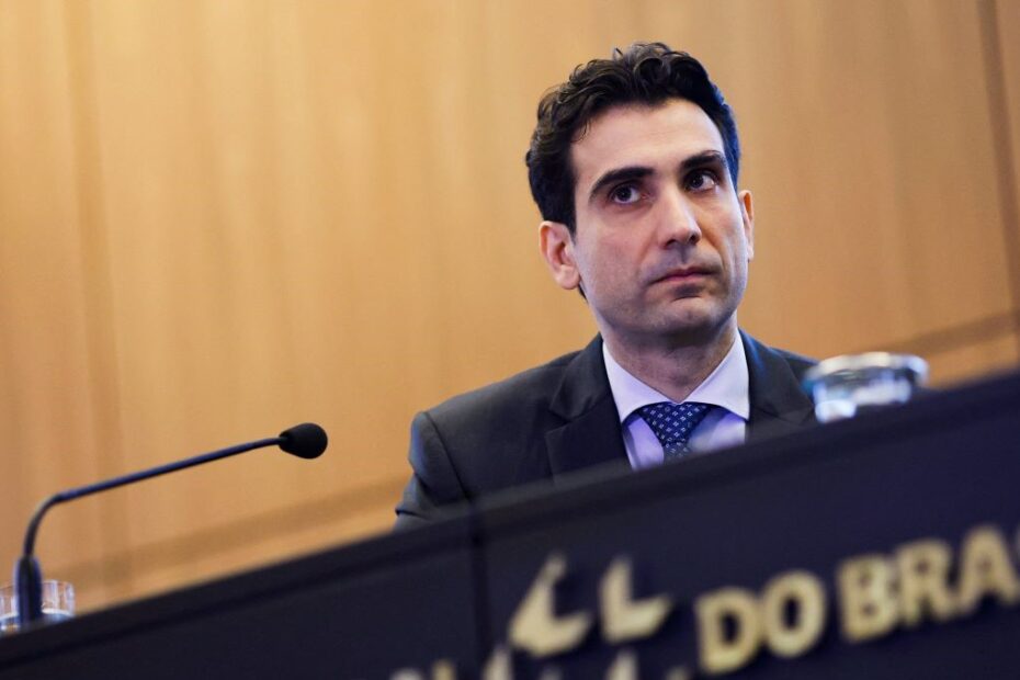 Galipolo endurece defesa institucional do BC apos caso Master e