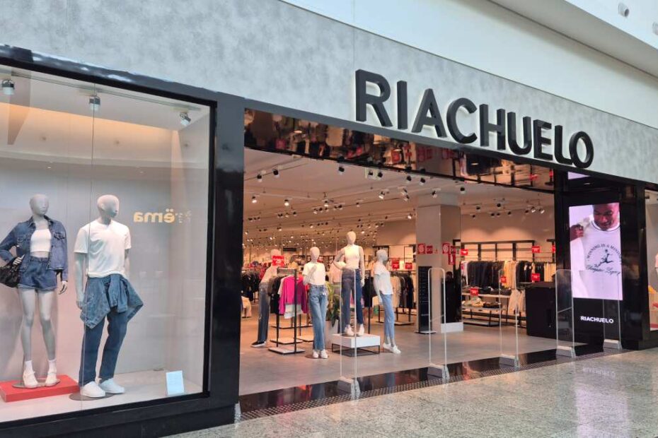 Loja da Riachuelo Guararapes em shopping center varejo comercio varejista