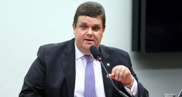 Nao ha nenhum real dos fundos de pensao federais no