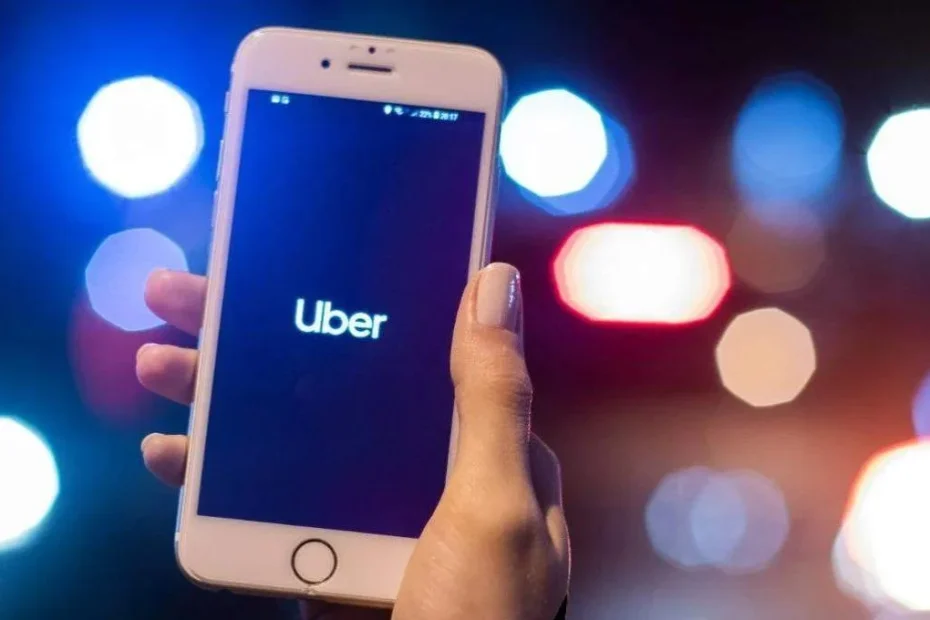 Reservar um hotel no app do Uber Empresa entra no