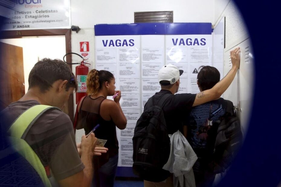 Taxa de desemprego atinge 58 no trimestre ate abril de