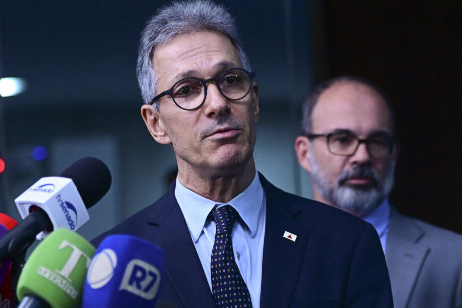 Zema diz que quem votar em Flavio Bolsonaro entregara eleicao